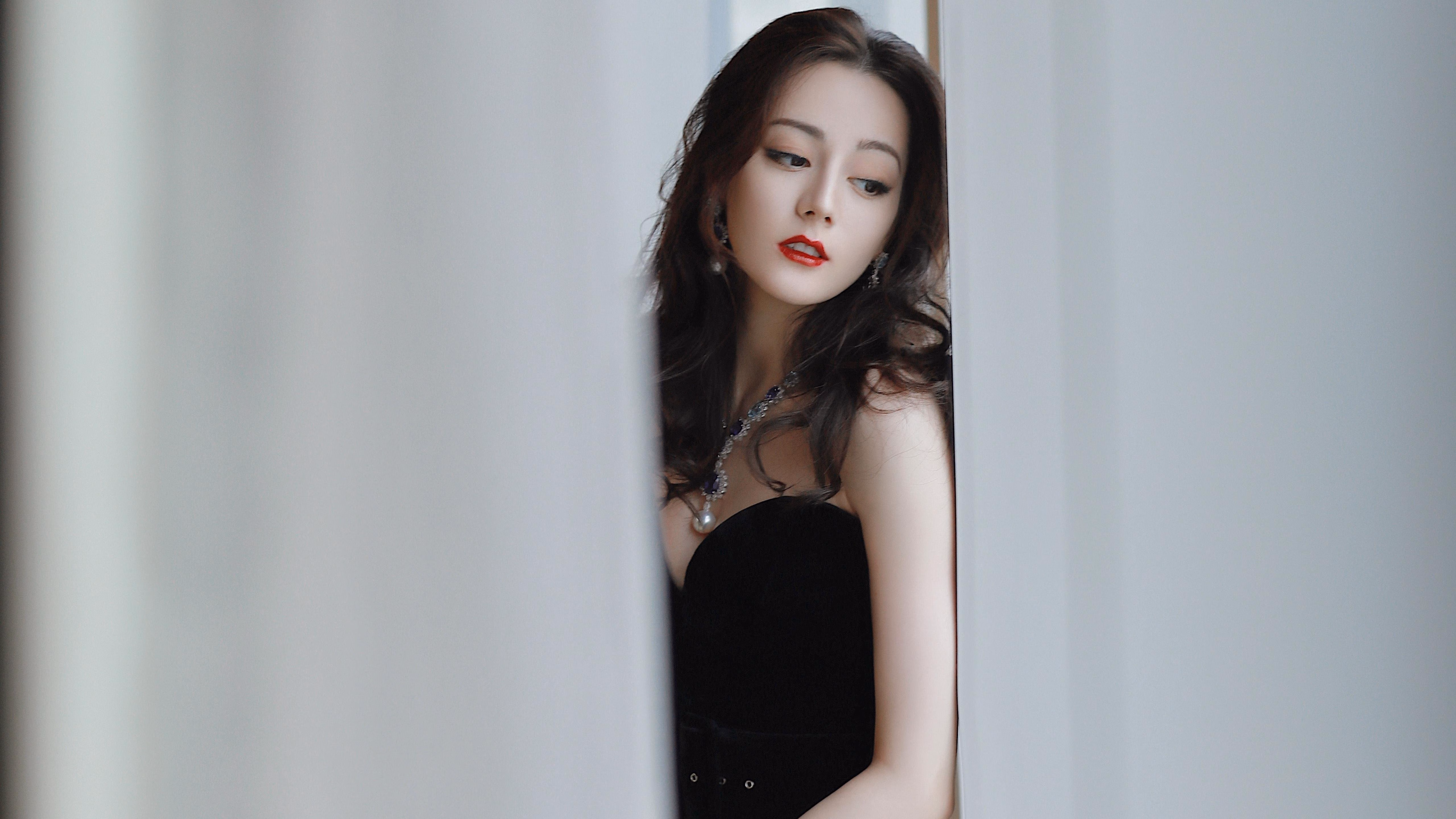 “荒野拼 Arena:沙漠、森林的极速比拼”,沙漠荒野求生物品排序