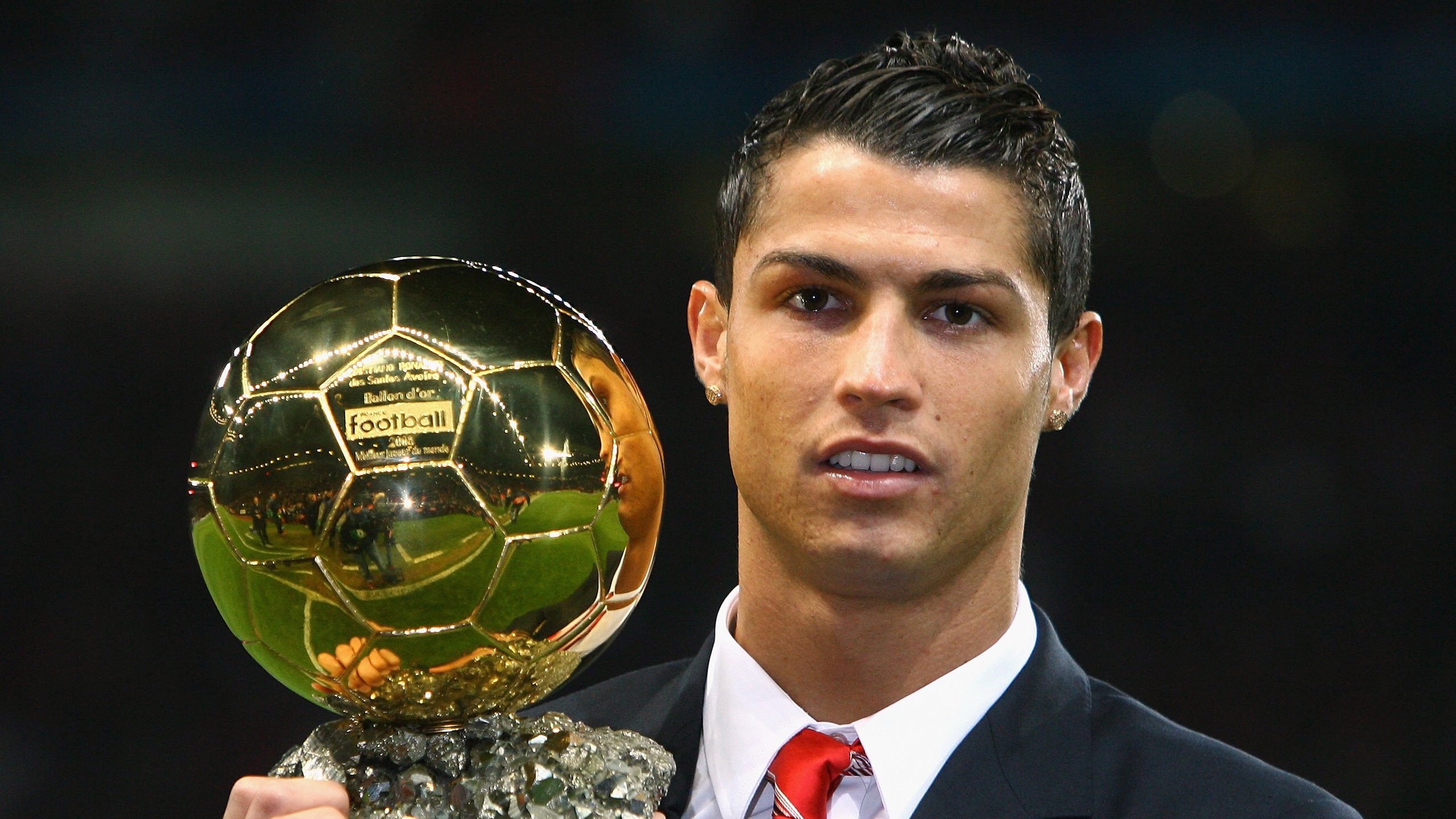 “马科斯·莫奇的全能防守与高效协作,推动美洲狮队持续向前”